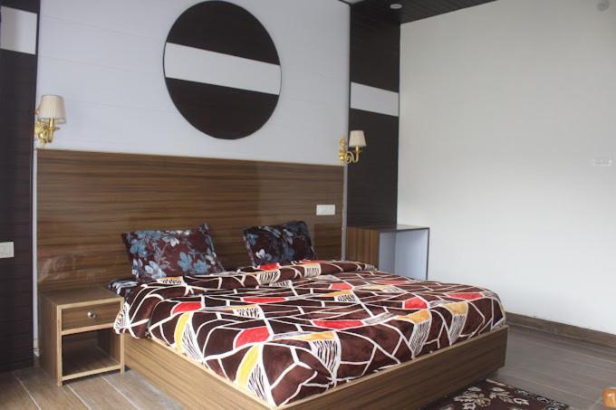 Starry Sky Hotel Joshimath Bagian luar foto