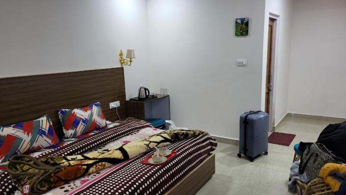Starry Sky Hotel Joshimath Bagian luar foto