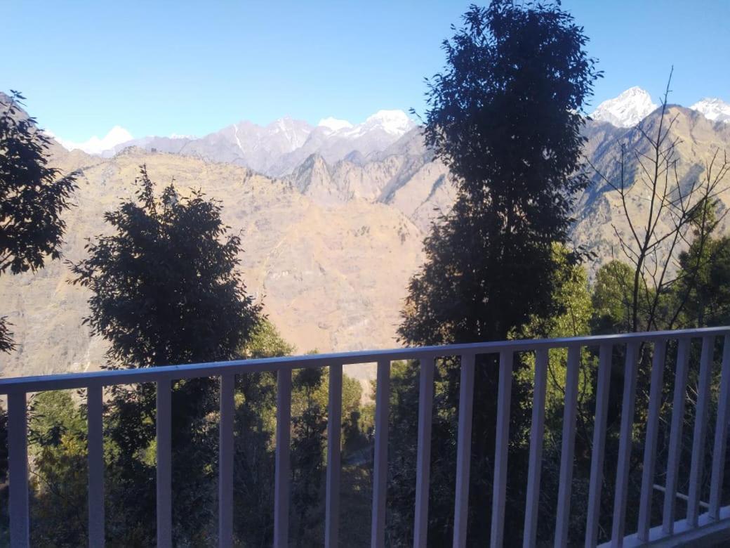 Starry Sky Hotel Joshimath Bagian luar foto